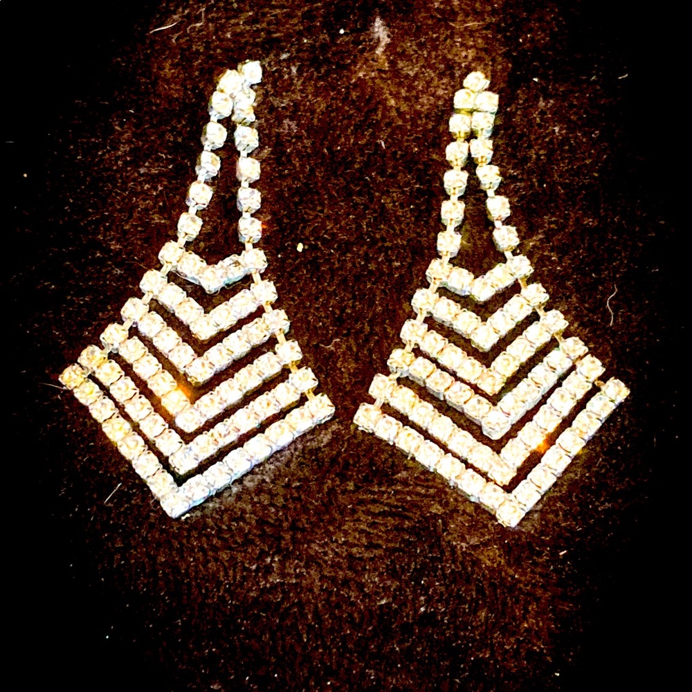 Dangly sparkly earrings! Crystals